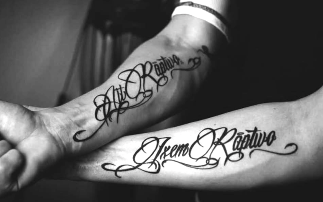 Typographie pour tatouage : choisir la bonne écriture pour un tatouage unique